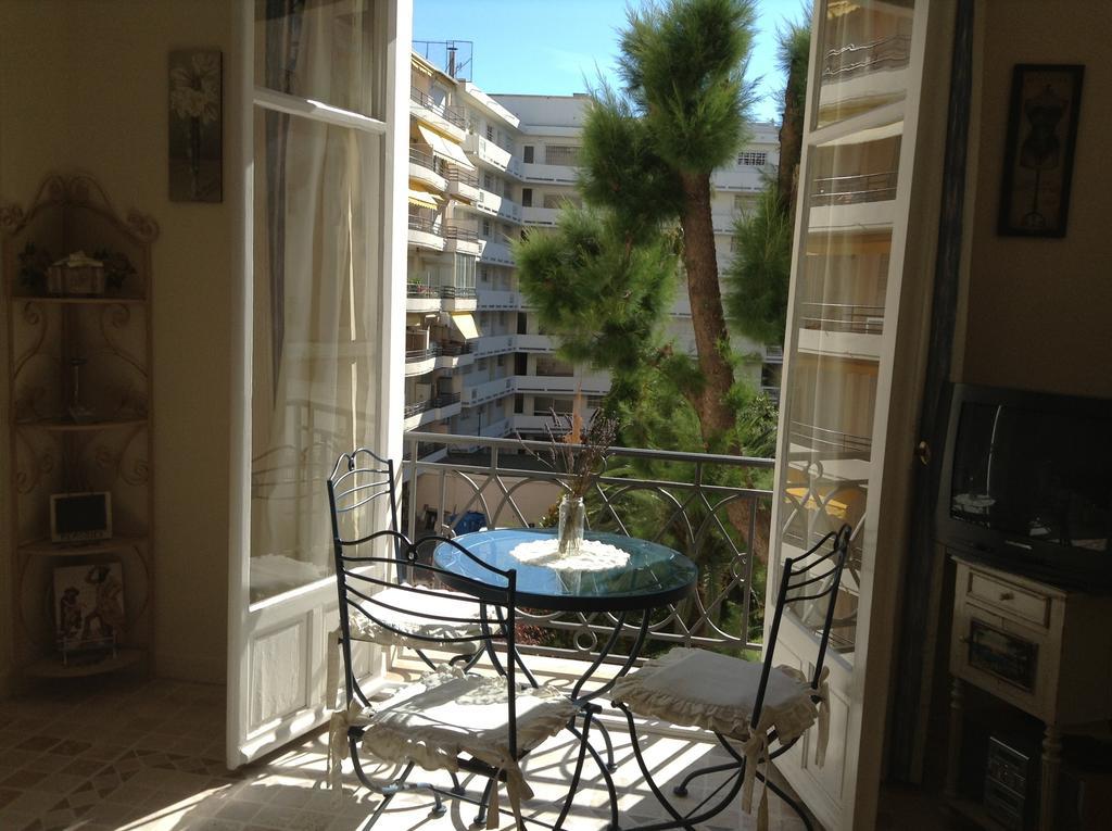 Cannes, Croisette, Palais Miramar Szoba fotó